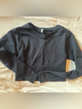 Black Long Sleeve Cropped Tee - offline